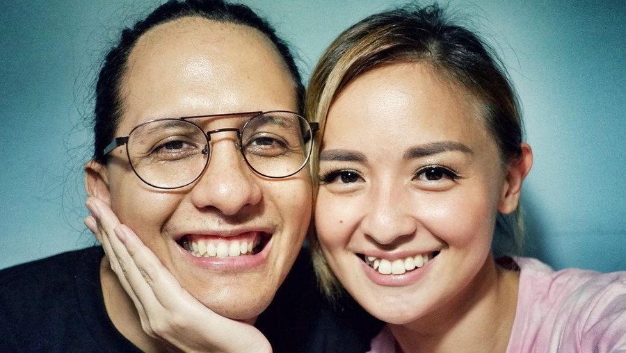 Kabar duka datang dari Raditya Oloan suami Joanna Alexandra yang meninggal dunia. Yuk kita lihat momen-momen terakhir kebersamaan mereka!
