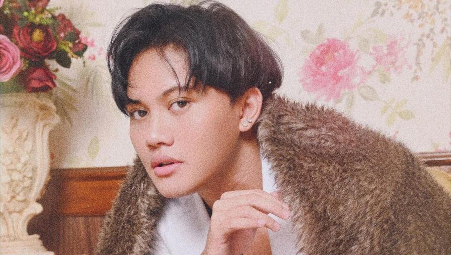 Rizky Febian Beberapa waktu lalu Rizky Febian sempat membuat heboh publik karena pernyataan tentang keperjakaannya. Yuk kita lihat pesonanya!
