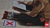 FOTO: Memburu Pahala di Masjid Jelang Akhir Ramadan Mendekati akhir Ramadan 1442 Hijriah, warga-warga menghabiskan waktu di Masjid untuk beritikaf usai salat Jumat.