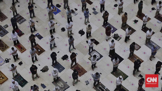 MUI menyatakan salat Jumat tak bisa digelar secara virtual. Hal itu tercantum dalam Fatwa MUI nomor 28 tahun 2021.
