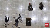FOTO: Memburu Pahala di Masjid Jelang Akhir Ramadan Mendekati akhir Ramadan 1442 Hijriah, warga-warga menghabiskan waktu di Masjid untuk beritikaf usai salat Jumat.