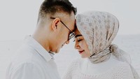 <p>Memang, definisi romantis setiap pasangan berbeda-beda. Namun, kalau dilihat dari <em>challenge</em> yang pernah mereka berikan ke netizen, Soraya Larasati dan Dony memiliki <em>quality time</em> dengan berolahraga. (Foto: Instagram @sorayalarasati)</p>