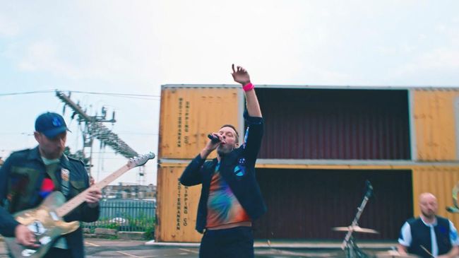 Coldplay rilis single kolaborasinya dengan BTS berjudul My Universe. Lagu tersebut dirilis dalam dua versi secara digital.