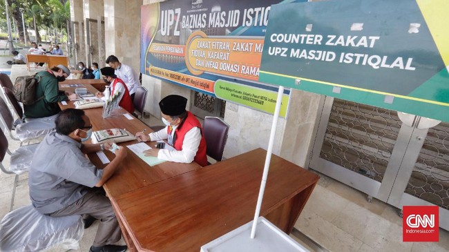 Pengamat menilai perlu sejumlah upaya untuk mengoptimalkan penerimaan dan pemanfaatan zakat di Indonesia.