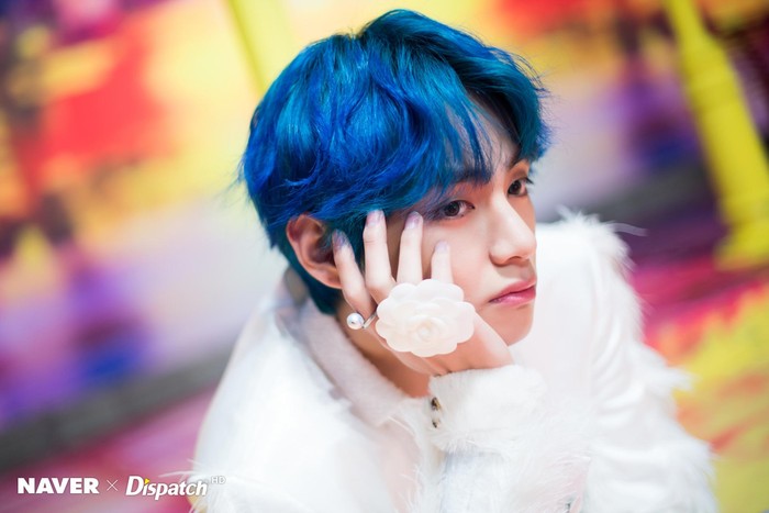 1. V - BTS / foto: naverxdispatch