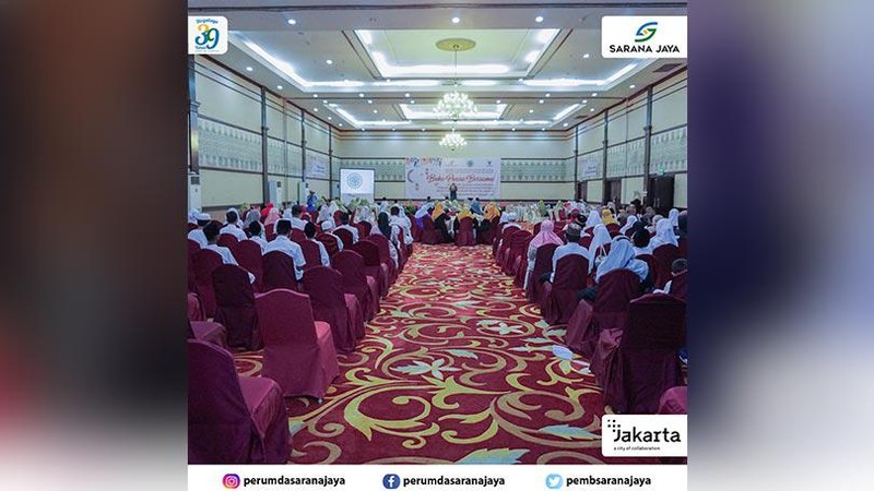 Sarana Jaya bersama dengan MUI, Baznas DKI Jakarta dan Bank DKI Syariah menggelar buka bersama dan menyantuni 100 anak yatim, Kamis (6/5) yang lalu.