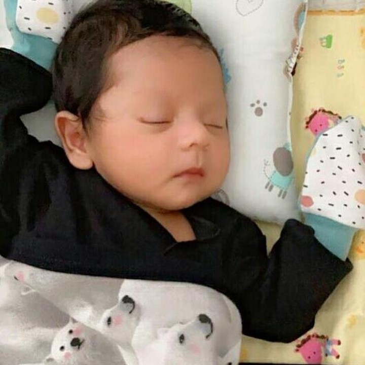 <p>Badai pun sudah berlalu, kini usia Syaki sudah mau satu bulan. Ia bakal berusia satu bulan ketika Lebaran nanti, Bunda. (Foto: Instagram @baihaqqi_syaki_ramadhan)</p>