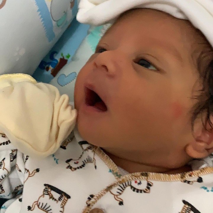 <p>Terlepas dari kabar kesehatannya, wajah Syaki sejak lahir sudah mencuri perhatian netizen. Wajah ganteng Syaki rupanya menuai banyak pujian. (Foto: Instagram @baihaqqi_syaki_ramadhan)</p>