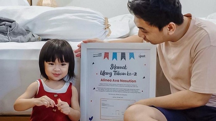 Heboh, Ini Alasan Raditya Dika dan Istri Beri Hadiah Ultah 11 Lot Saham untuk Anak