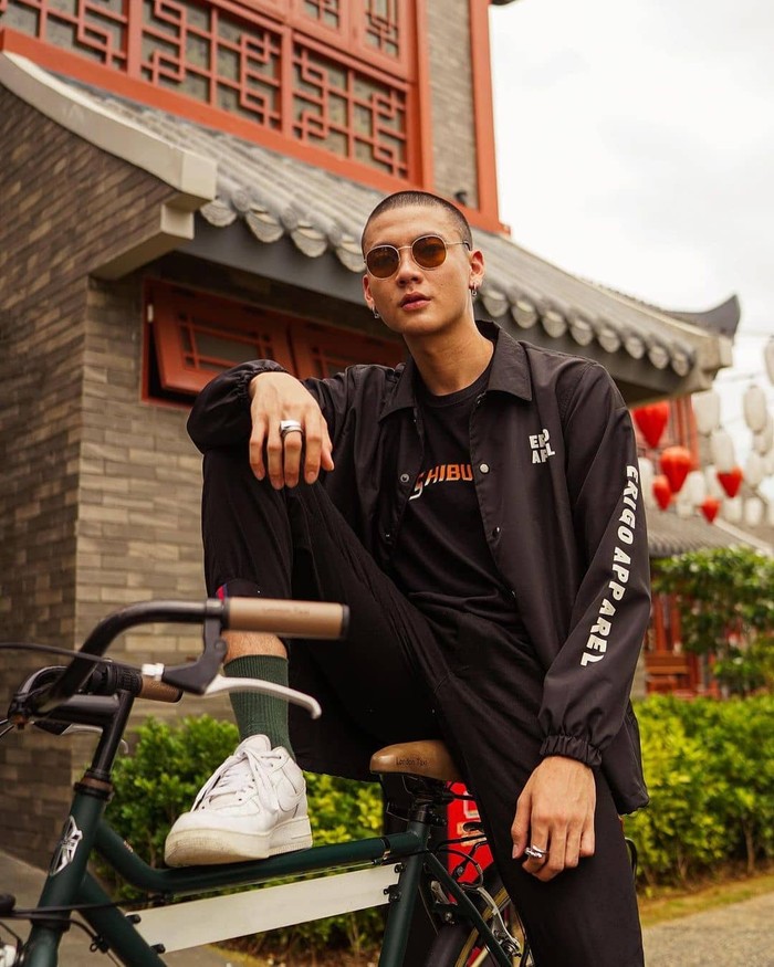 Diketahui Adam Rosyadi adalah seorang model fashion yang tergabung dalam 2 Icons Management. Ia sering tampil dalam berbagai pemotretan dan peragaan busana. (Foto: instagram.com/adamrxsydi)
