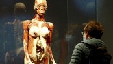 FOTO: Body Worlds, Eksplorasi Interaktif Tubuh Manusia Ahli anatomi Jerman Gunther von Hagens memamerkan anatomi tubuh manusia yang terbuat dari plastik pada pameran