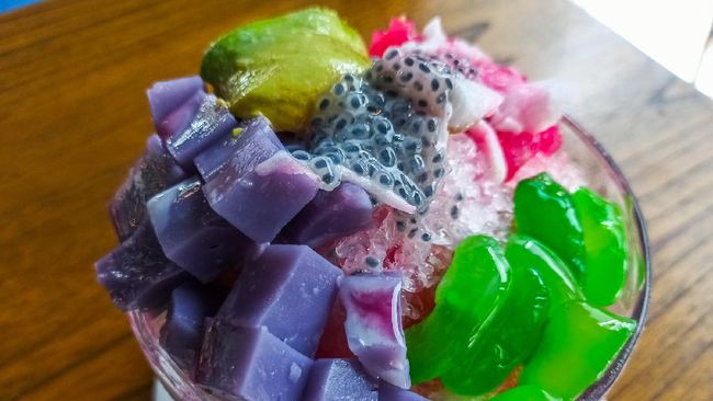 Namanya adalah es goyobod. Sajian dingin, manis, dan menyegarkan dari Tatar Sunda itu begitu menggiurkan di kala berbuka puasa.