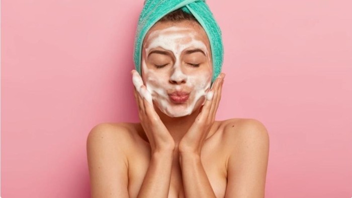 Rekomendasi Cleansing Gel Lokal yang Melembapkan dan Tidak Membuat Kulit Terasa Ketarik