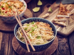 6 Perbedaan Mie Ayam dan Mie Yamin yang Harus Kamu Tahu