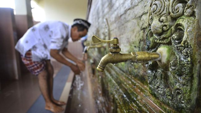 Berikut bacaan doa sebelum dan sesudah wudu lengkap dengan urutannya sebelum menunaikan ibadah salat.