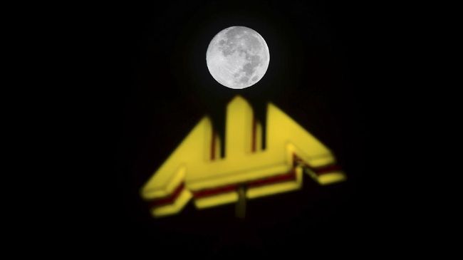 Asmaul husna artinya adalah nama-nama indah milik Allah SWT. Berikut daftar lengkap 99 Asmaul husna dalam Arab, latin, dan terjemahannya.