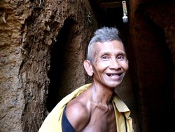 Mimpi Kakek Zainuddin di Balik Rumah Bawah Tanah