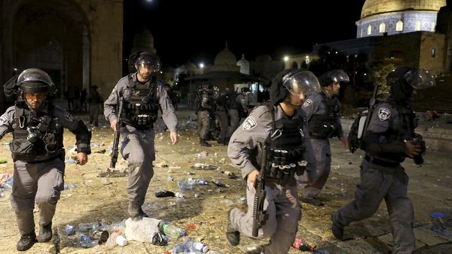 Israel Tangkap Aktivis Palestina di Sheikh Jarrah Yerusalem Polisi Israel menangkap dua aktivis Palestina yang menjadi penggerak perlawanan pengusiran warga dari lingkungan Sheikh Jarrah Yerusalem Timur.