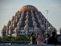 Menanti Rampungnya Masjid 99 Kubah di Tepi Losari