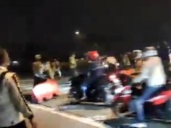 Viral Video Pemudik Terobos Penyekatan Polisi di Karawang