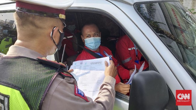 Dokumen tes negatif Covid-19 sebagai syarat pelaku perjalanan di masa pelarangan mudik bukan jaminan karena ia bisa terpapar saat melakukan perjalanan.