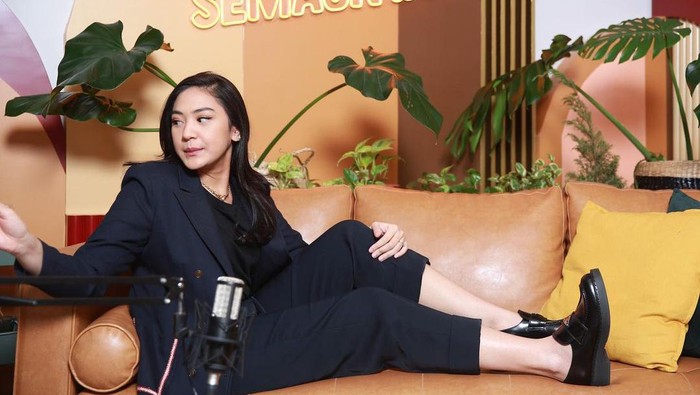 Seru, Ini Perbandingan Isi Saldo Terbesar di ATM Putri Tanjung dan Boy William