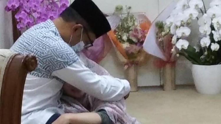 Ridwan Kamil dan istri.