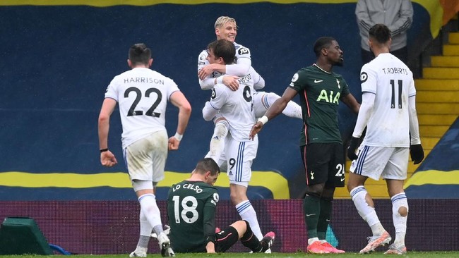 Tottenham Hotspur kalah 1-3 dari Leeds United dalam pekan ke-35 Liga Inggris di Stadion Elland Road, Sabtu (8/5).