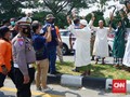 Terjaring di Suramadu, Rombongan Berjubah Putih Teriak Berdoa
