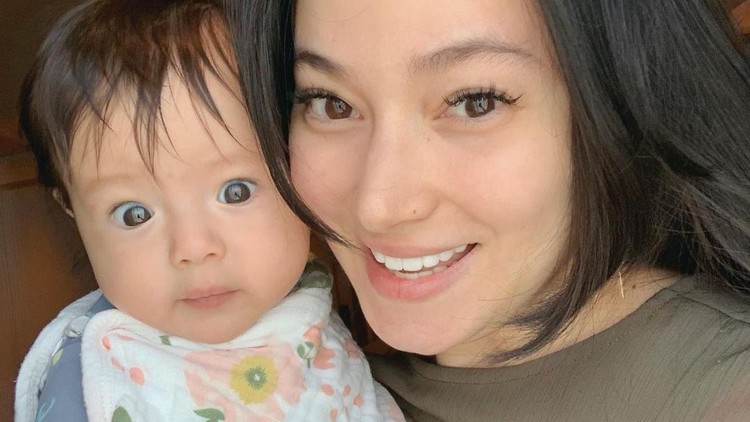Asmirandah dan Baby Chloe Asmirandah dan Baby Chloe