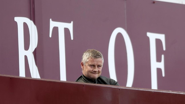 Ole Gunnar Solskjaer berharap pendukung Manchester United tidak membuat masalah saat Old Trafford kembali resmi dibuka
