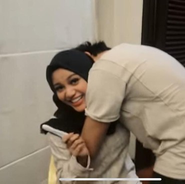 Reaksi Haru-Histeris Atta dan Seluruh Keluarga Saat Aurel Umumkan Kehamilan