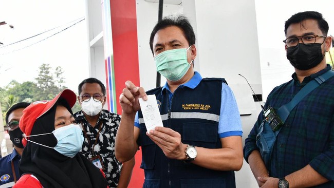 BPH Migas mendorong para SBM atau pengelola SPBU untuk memasang plang yang mengedukasi masyarakat terkait solar subsidi.