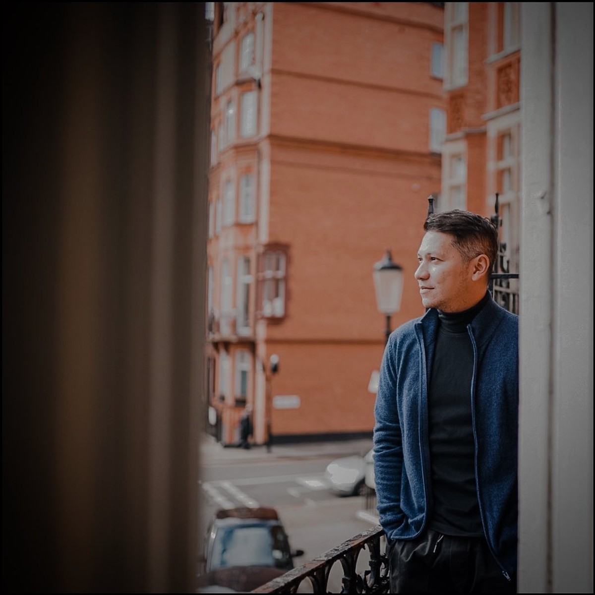 Gading Marten baru saja merayakan ulang tahunnya yang ke-39&period; Yuk kita intip pesona duda keren satu ini&excl;