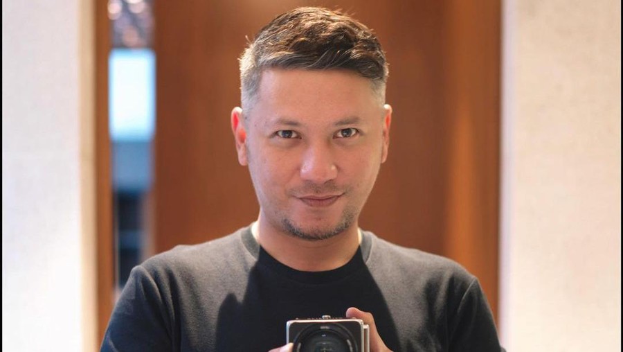 Gading Marten baru saja merayakan ulang tahunnya yang ke-39. Yuk kita intip pesona duda keren satu ini!