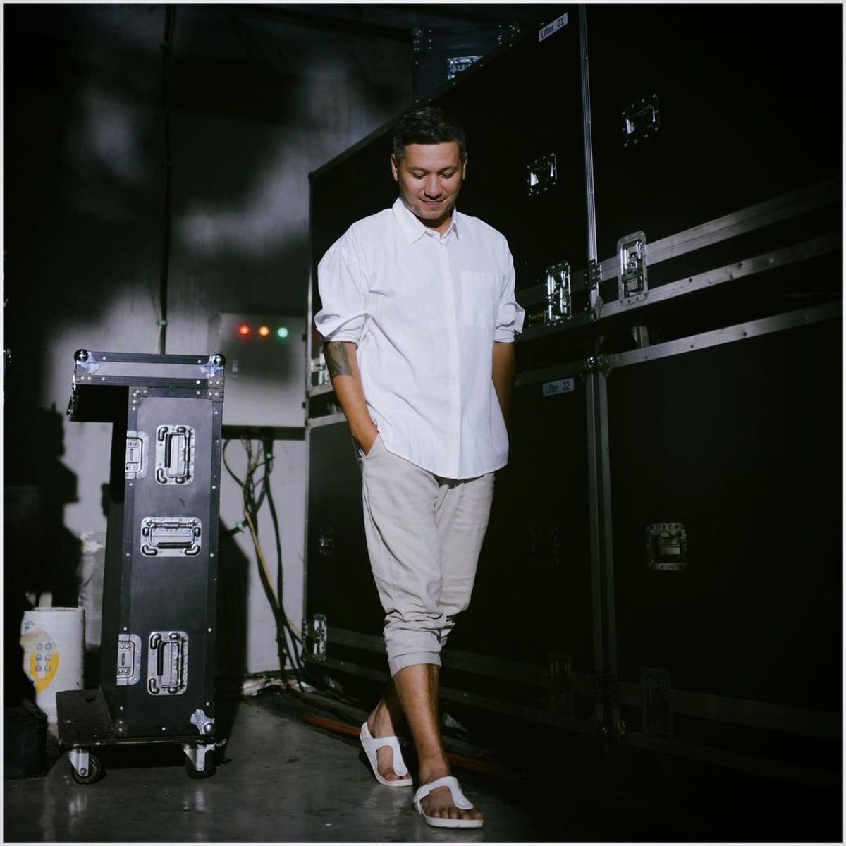 Gading Marten baru saja merayakan ulang tahunnya yang ke-39&period; Yuk kita intip pesona duda keren satu ini&excl;