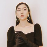 Cantiknya Isyana Sarasvati Bergaya Era 80an