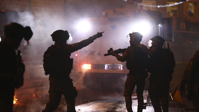 Yordania Sebut Tindakan Israel ke Warga Palestina Barbar Yordania mengecam Israel atas serangan terhadap warga Palestina di masjid Al Aqsa. Yordania menyebut tindakan Israel sebagai serangan barbar.