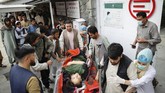 FOTO: Afghanistan Berduka usai Bom Renggut Puluhan Nyawa Sebanyak 58 orang meninggal akibat ledakan bom mobil di luar sekolah Sayed ul Shuhada di Ibu Kota Kabul, Afghanistan.