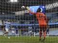 Gara-gara Panenka Aguero, Man City Belum Juara Liga Inggris