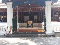 14 Wisata Religi di Jogja: Masjid, Kelenteng hingga Pura