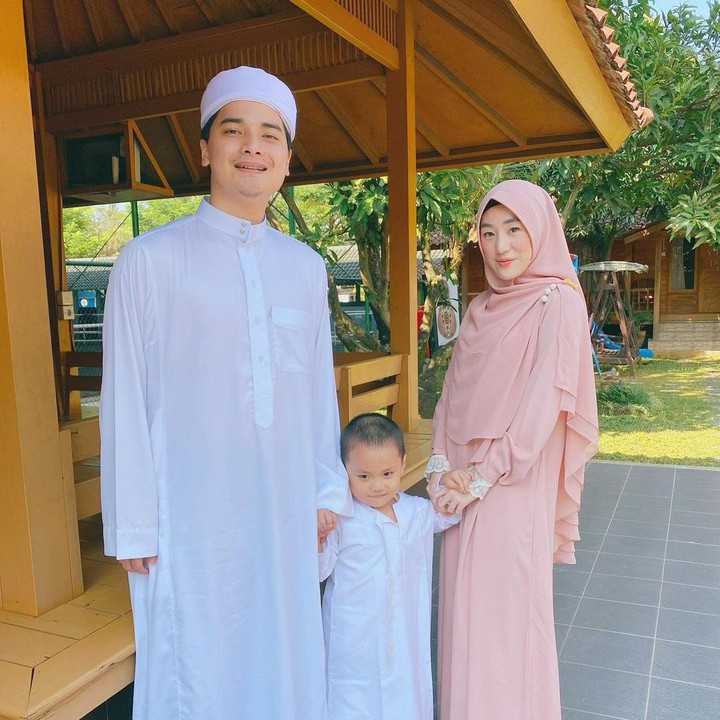 <p>Pada Juni 2017, Alvin dan Larissa Chou dikaruniai anak pertama yang diberi nama Muhammad Yusuf Alvin Ramadhan. Sebentar lagi, Yusuf berusia 4 tahun, Bunda. (Foto: Instagram @alvin_411)</p>