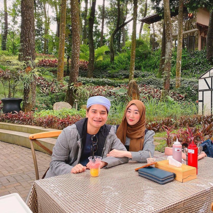 <p>Hampir lima tahun menikah, rumah tangga Alvin dan Larissa Chou selalu harmonis lho, Bunda. (Foto: Instagram @alvin_411)</p>