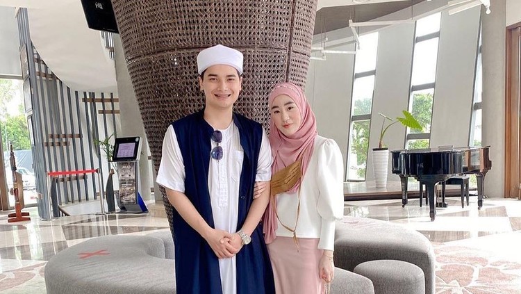 Muhammad Alvin Faiz dan Larissa Chou