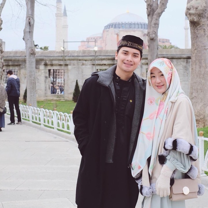 <p>Pernikahan Alvin dan Larissa Chou sempat menarik perhatian publik. Alvin, yang saat itu masih berusia 17 tahun, menikahi Larissa yang berusia 20 tahun dan baru jadi mualaf. (Foto: Instagram @alvin_411)  </p>