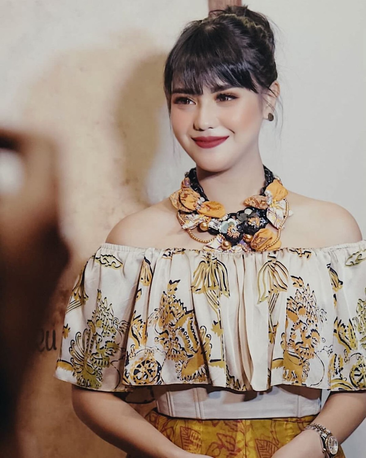 Mytha Lestari geram saat anaknya di bully oleh netizen karena memiliki hidung pesek&period; Yuk kita intip potret Mytha&excl;