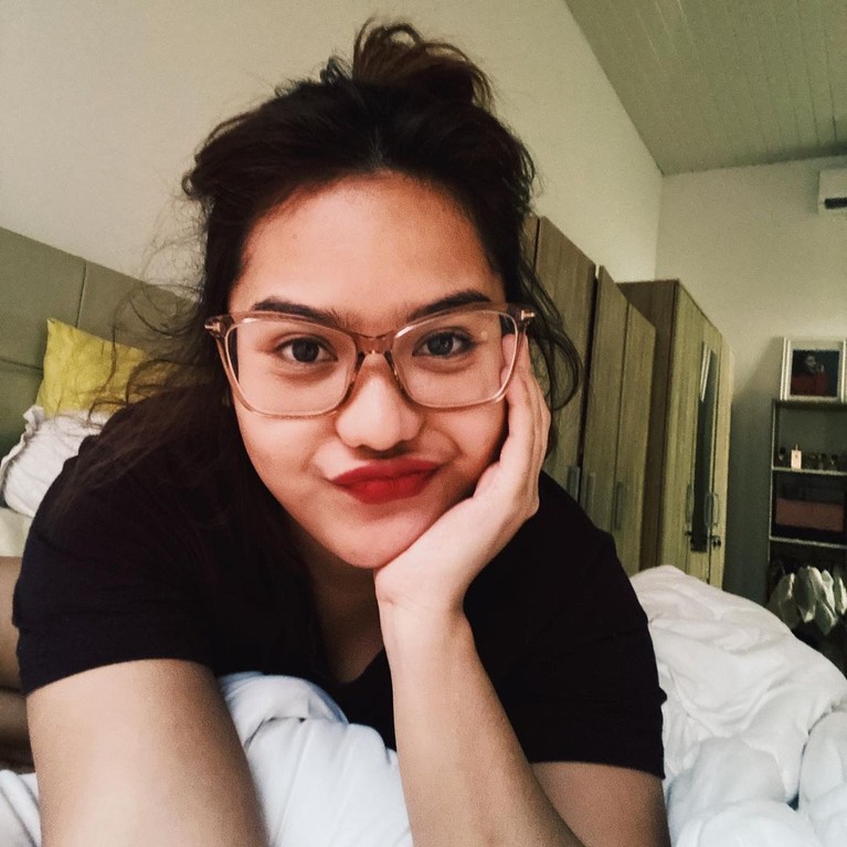 Mytha Lestari geram saat anaknya di bully oleh netizen karena memiliki hidung pesek. Yuk kita intip potret Mytha!