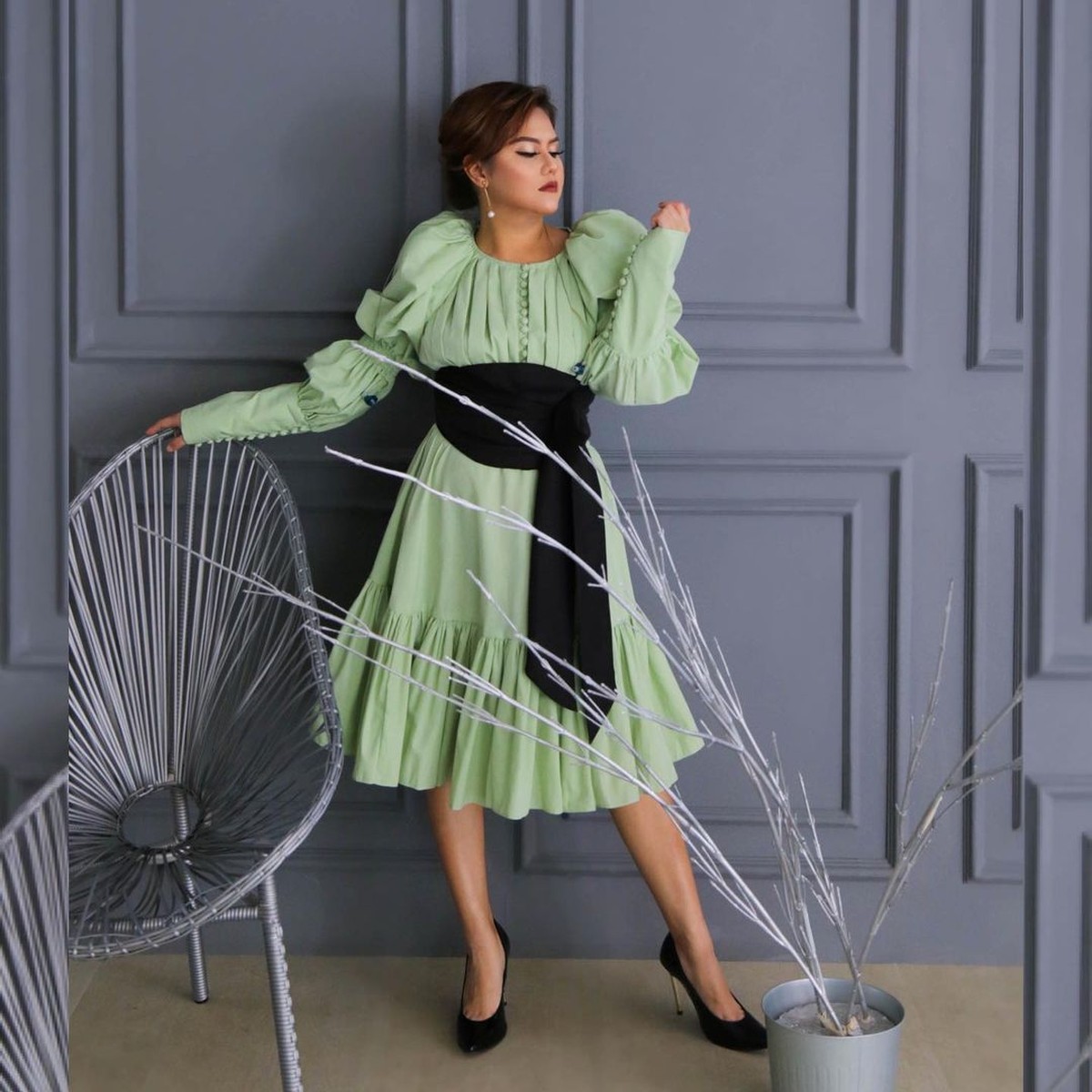 Mytha Lestari geram saat anaknya di bully oleh netizen karena memiliki hidung pesek&period; Yuk kita intip potret Mytha&excl;