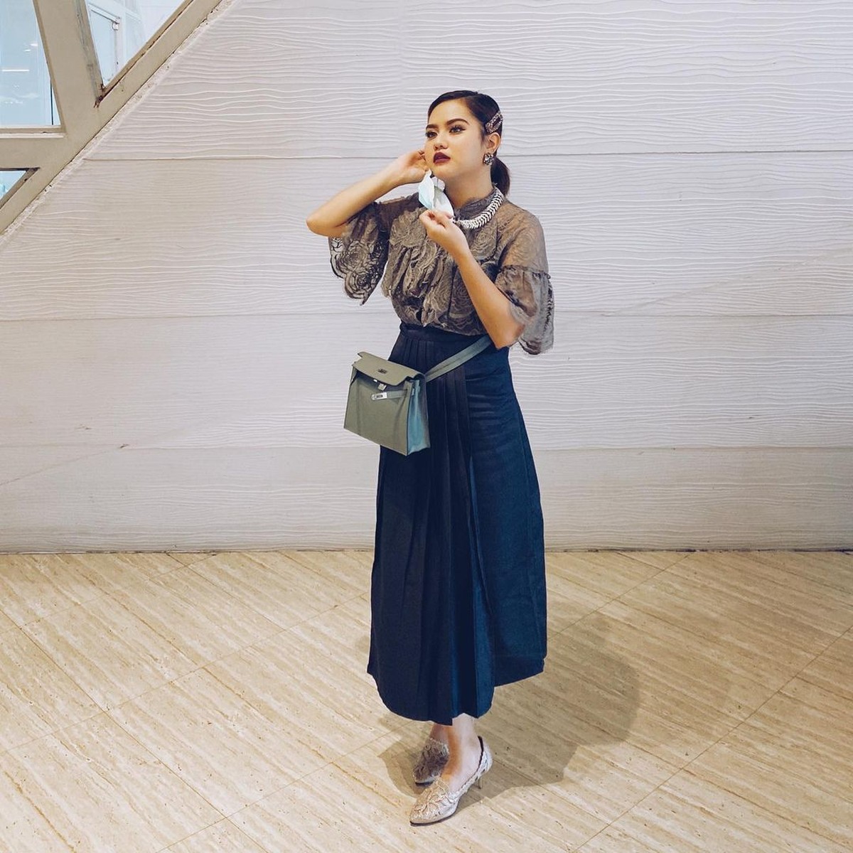 Mytha Lestari geram saat anaknya di bully oleh netizen karena memiliki hidung pesek&period; Yuk kita intip potret Mytha&excl;