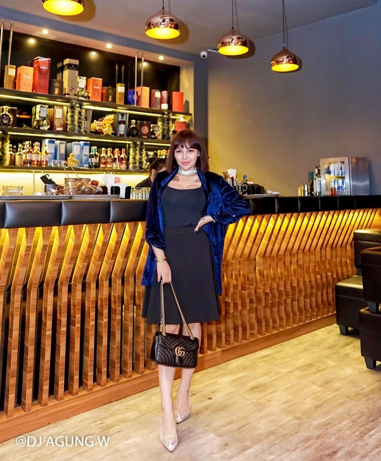 Nadia Christina Alfath Fathier menikah lagi dengan seorang model cantik bernama Nadia Christina. Yuk kita intip potretnya Nadia yang dituding pelakor!